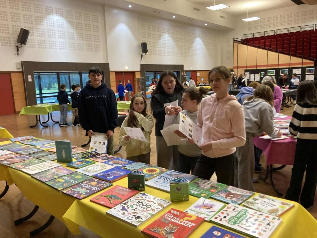 sortie-au-salon-du-livre-pour-les-6e